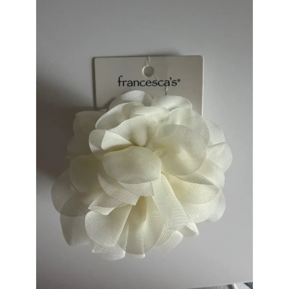 Francesca's Cream Fabric Flower Hair Claw Clip Large Ivory Floral Accessory NEW